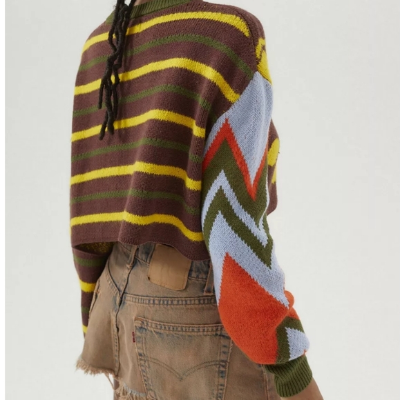 BDG Cropped Sweater - Picture 3 of 5